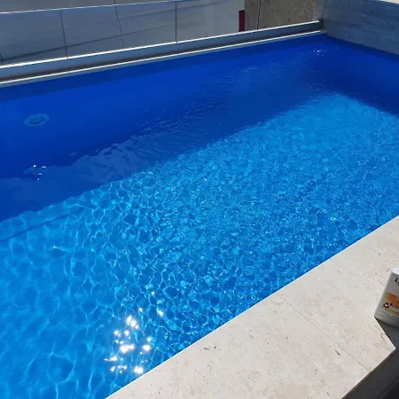 Mondee Apartman *