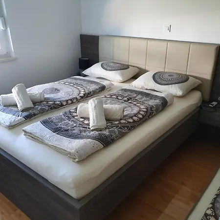 Mondee Apartman Mandre