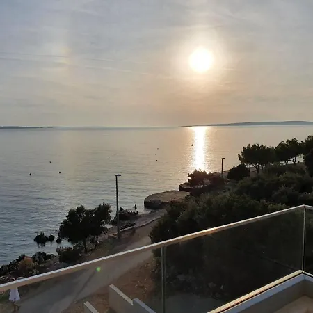 Mondee * マンドレ